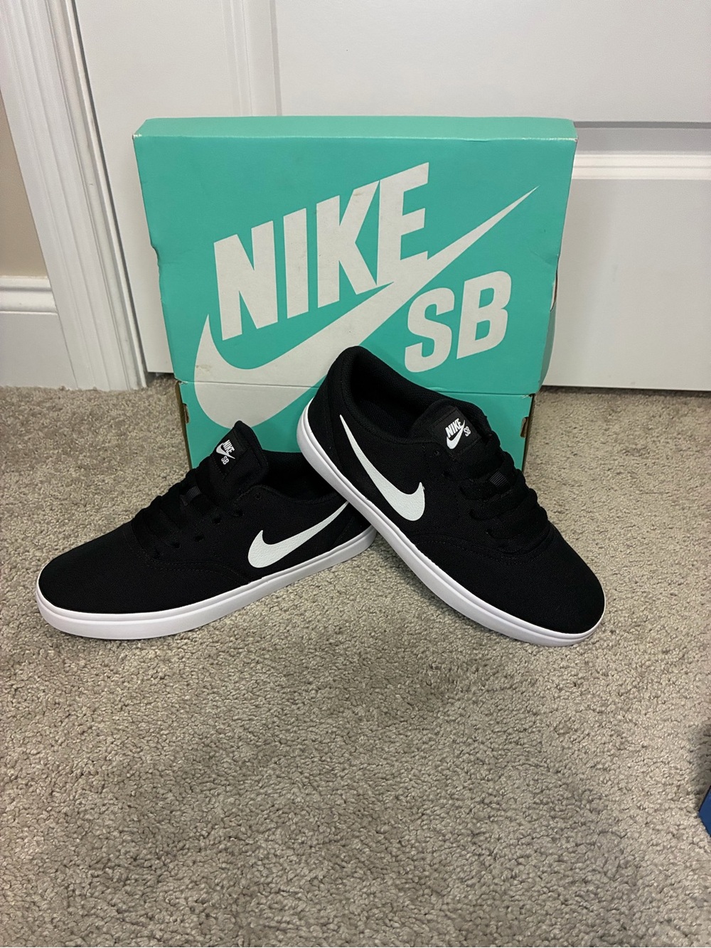 Nike Skate Shoes 6.5Y- New in Box